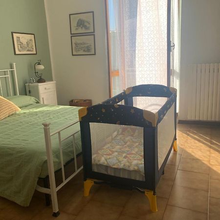 La Casa Del Nonno Apartment Оменя Екстериор снимка