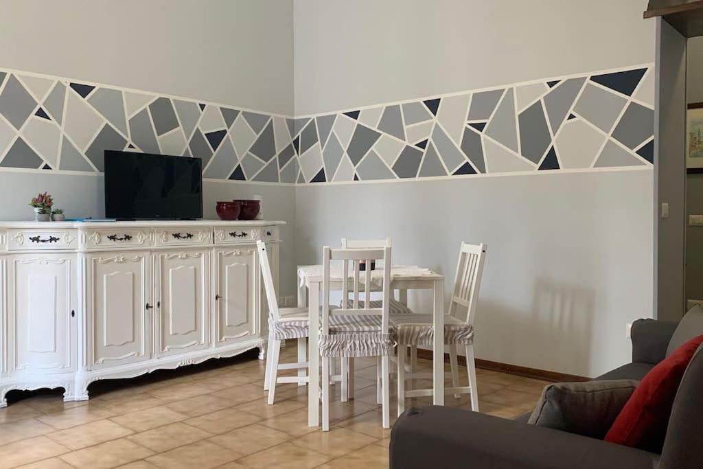 La Casa Del Nonno Apartment Оменя Екстериор снимка