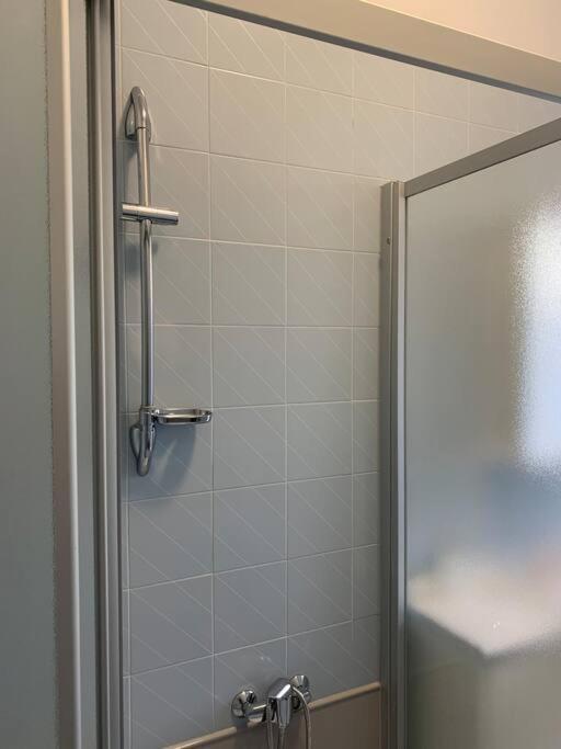 La Casa Del Nonno Apartment Оменя Екстериор снимка