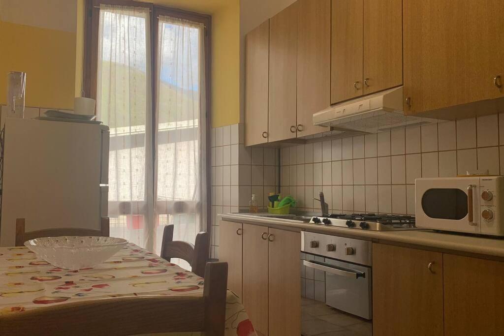 La Casa Del Nonno Apartment Оменя Екстериор снимка