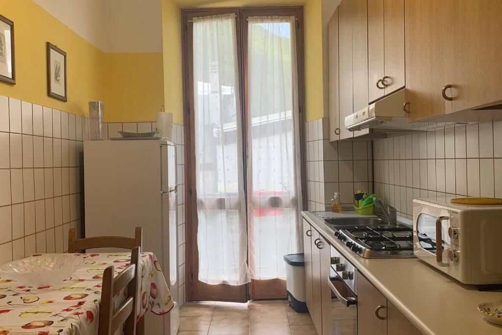La Casa Del Nonno Apartment Оменя Екстериор снимка